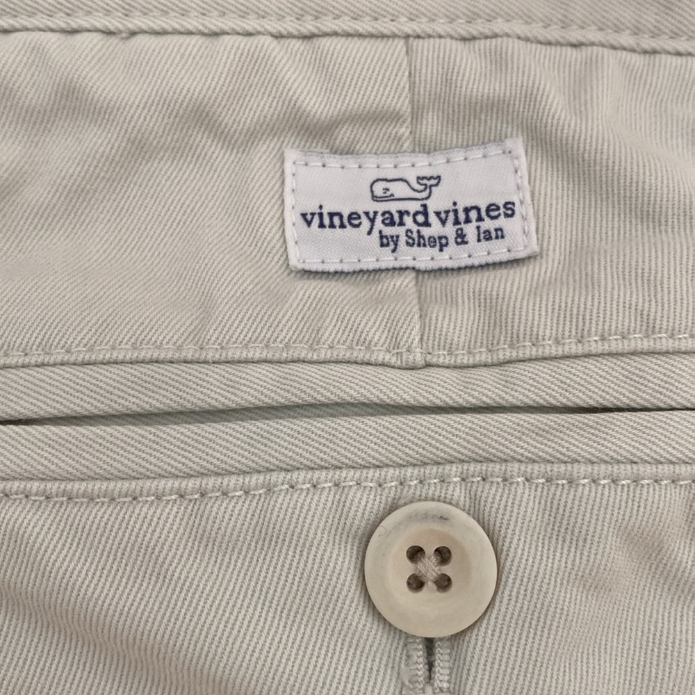 Vineyard Vines 100% cotton light stone flat front shorts Sz 32 - Picture 2 of 5
